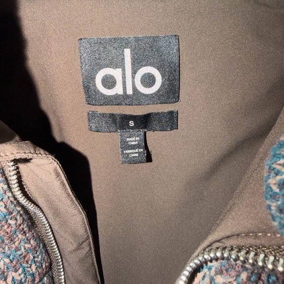 ALO Yoga Stage Sweather Puffer - Picture 2 of 4